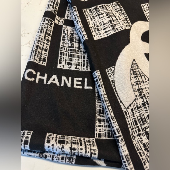 CHANEL SCARF cashmere silk blend large size wrap shawl black & white/cream - Picture 3 of 7